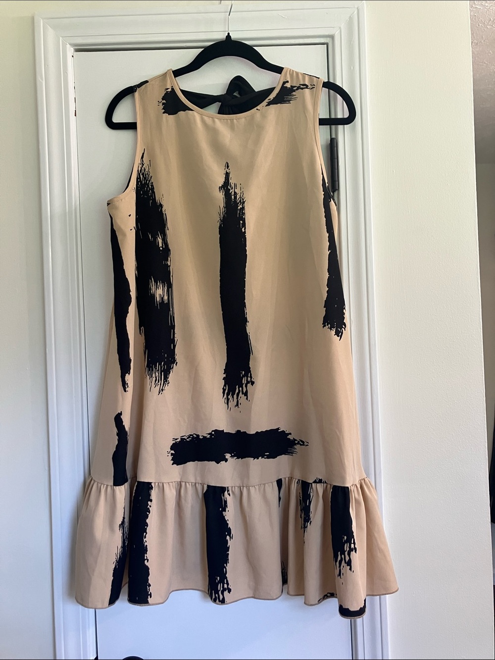 Beige & Black Sleeveless Ruffle-Hem Dress